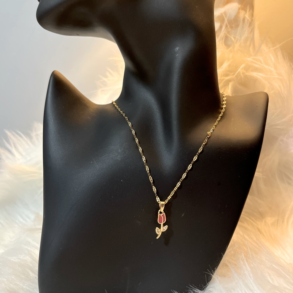 Elegant Gold Rose Pendant Necklace
stainless Steel